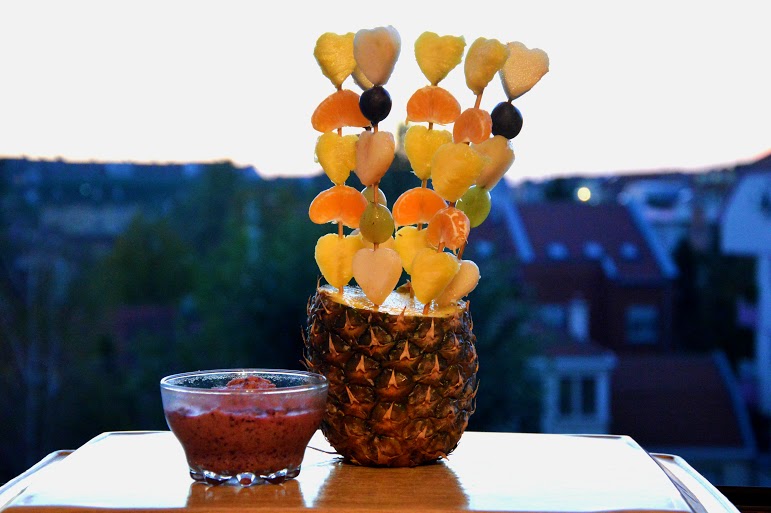 fruit kebabs with creamy blueberry sauce