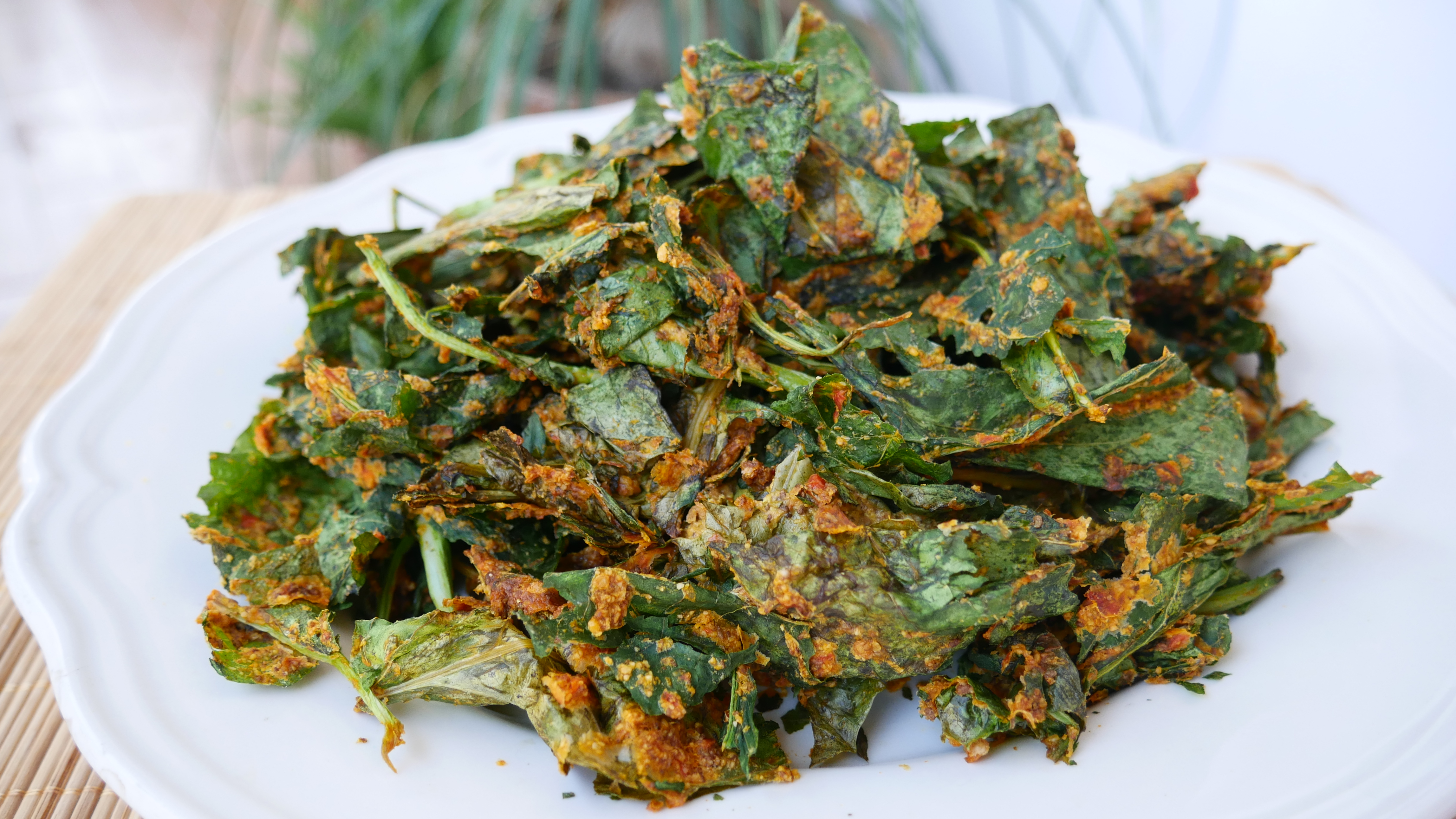 crunchy kale chips recipe - raw food, vegan