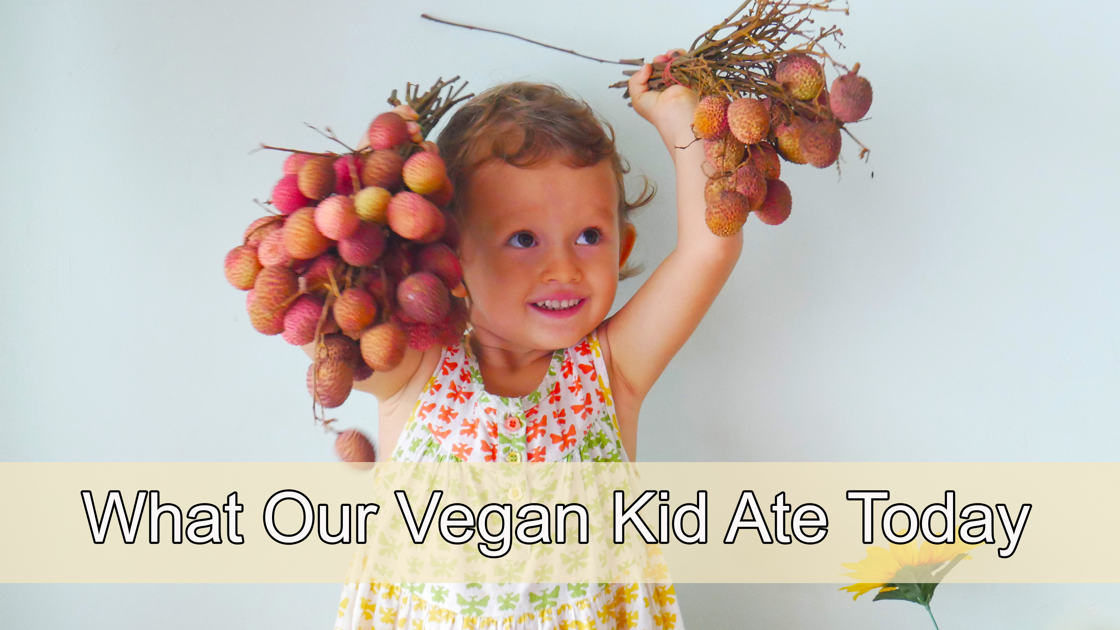 Today we show you her favourite meals and vegan recipes from our daughter's typical day in Thailand. Durian is currently in season, plus we also show you our trip to the local market. Now, it must be said that -- not every kid enjoys eating their greens. Elanie's the opposite and she loves to munch on them, especially lettuce and spinach.